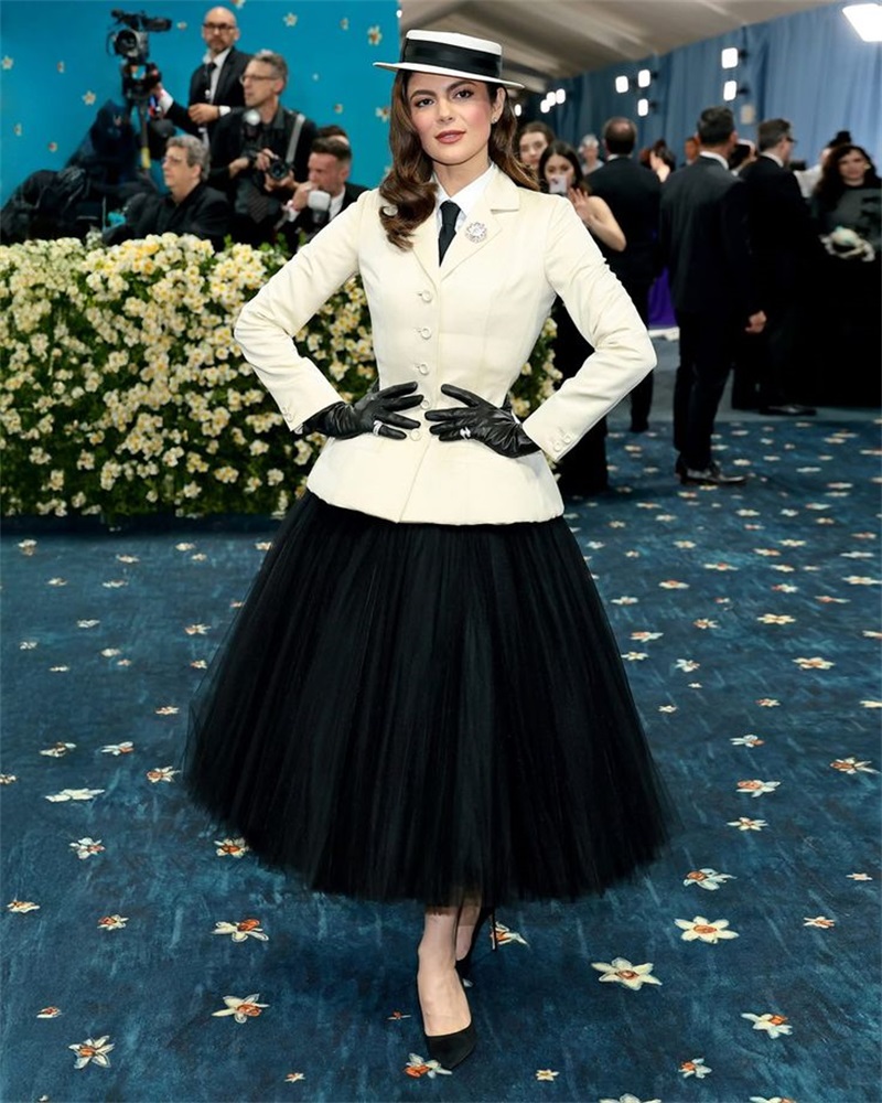 Beyaz Kadın Ofis Takım Elbise  - Women Formal Wear With Black Blazer incelemesi ve fiyatı